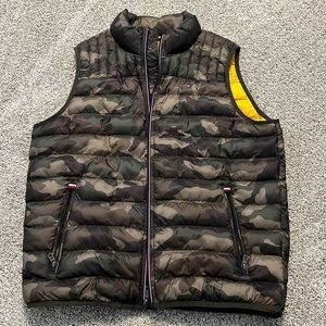 Mens M Tommy Hilfiger Vest worn only a few times indoors